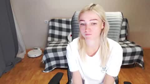 Polly online show from 12/01/25, 01:27