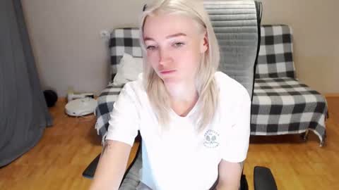 Polly online show from 02/08/26, 03:32