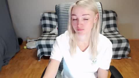 Polly online show from 02/11/26, 03:33