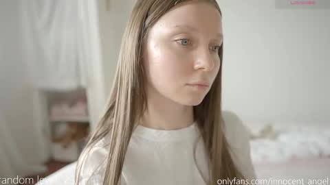 i dont do shows for free. watching here silently and waiting for me to start showing you something for free is useless online show from 10/29/25, 12:18