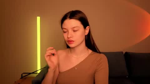 Snapshot of puree_eva chatting on 06/18/26, 12:33 Eva online show from 06/18/26, 12:33