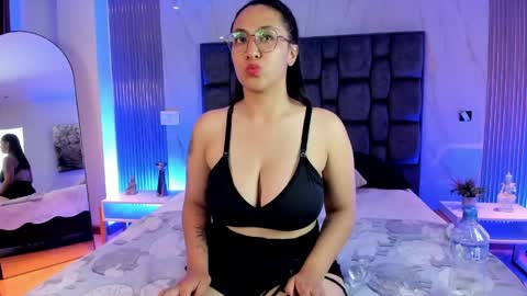 Snapshot of purpleheart_fg chatting on 05/27/26, 01:57 Karol online show from 05/27/26, 01:57