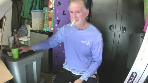 Snapshot of pussy_licker0127 chatting on 12/11/24, 04:09 Mark online show from 12/11/24, 04:09