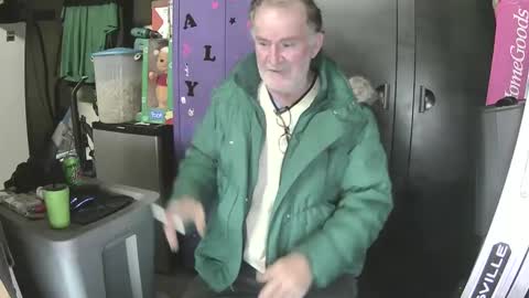 Snapshot of pussy_licker0127 chatting on 12/12/24, 02:11 Mark online show from 12/12/24, 02:11