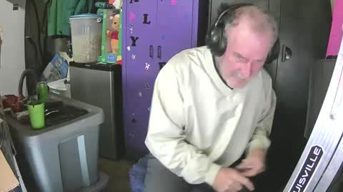 Snapshot of pussy_licker0127 chatting on 12/14/24, 08:23 Mark online show from 12/14/24, 08:23