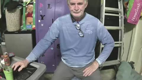 Snapshot of pussy_licker0127 chatting on 12/25/24, 04:12 Mark online show from 12/25/24, 04:12