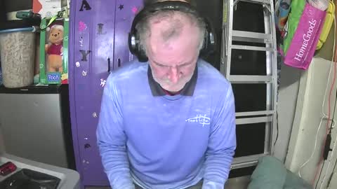 Snapshot of pussy_licker0127 chatting on 12/28/24, 01:39 Mark online show from 12/28/24, 01:39