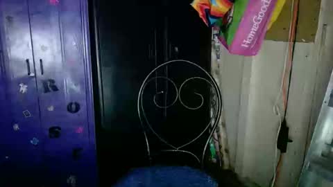 Snapshot of pussy_licker0127 chatting on 01/22/25, 01:53 Mark online show from 01/22/25, 01:53