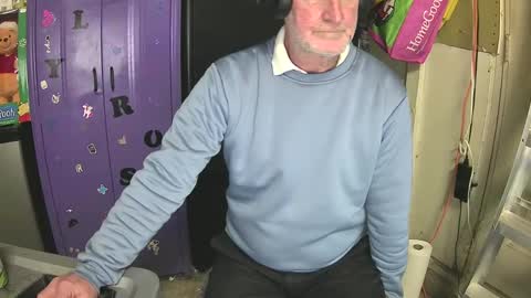 Snapshot of pussy_licker0127 chatting on 01/28/25, 06:49 Mark online show from 01/28/25, 06:49