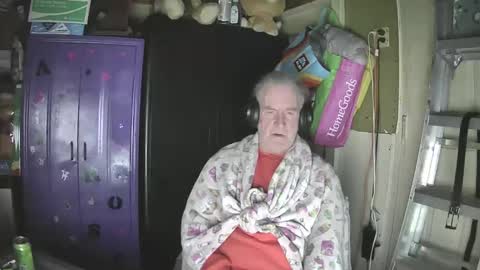 Snapshot of pussy_licker0127 chatting on 02/18/25, 06:15 Mark online show from 02/18/25, 06:15