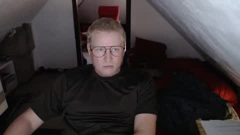 pussylovercb online show from 09/17/25, 11:23