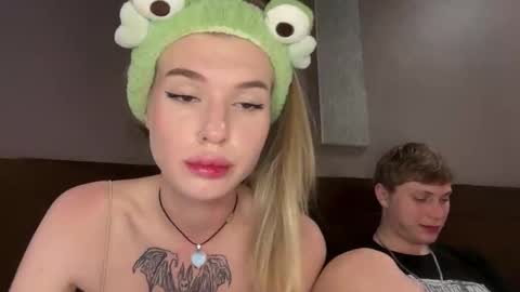 Lina online show from 10/17/25, 09:06