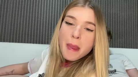 Lina online show from 10/21/25, 09:32