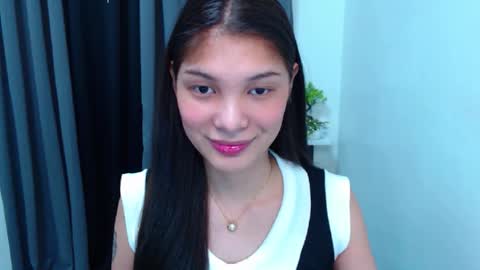 Snapshot of pussywetandwild chatting on 10/05/25, 01:42 LHARA online show from 10/05/25, 01:42