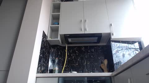 Snapshot of qeeensgambit chatting on 01/13/25, 09:19 Milana online show from 01/13/25, 09:19