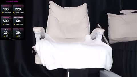 qianqian_ online show from 11/25/25, 09:53