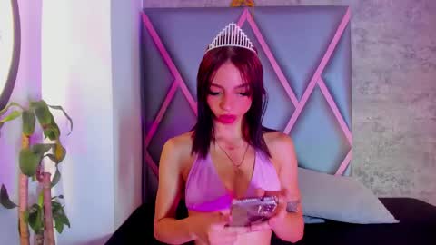 Quee Sophine online show from 12/19/25, 07:54