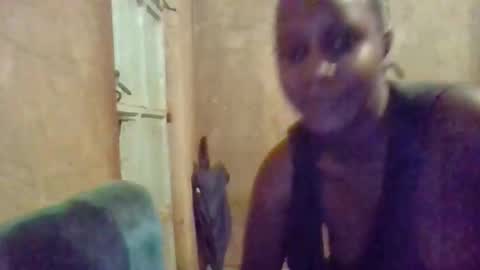 Snapshot of queen014 chatting on 11/09/25, 12:42 queen014 online show from 11/09/25, 12:42