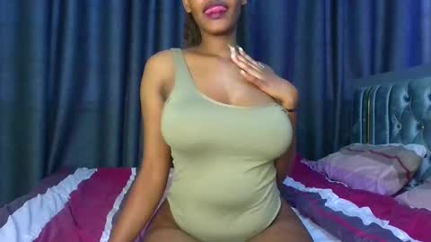 queen321850 online show from 12/18/25, 06:41