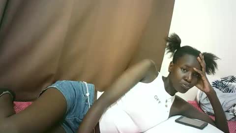 Snapshot of queen_0012 chatting on 04/15/26, 11:28 asher online show from 04/15/26, 11:28