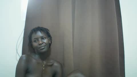 Snapshot of queen_0012 chatting on 05/12/26, 01:08 asher online show from 05/12/26, 01:08