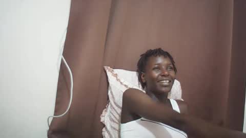 Snapshot of queen_0012 chatting on 05/14/26, 01:40 asher online show from 05/14/26, 01:40