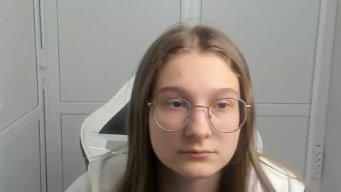 Amelie online show from 03/19/26, 08:40