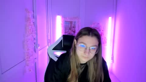 Amelie online show from 05/18/26, 08:09
