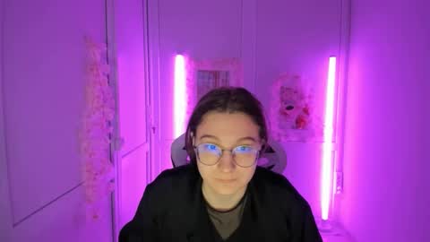 Amelie online show from 05/19/26, 07:26