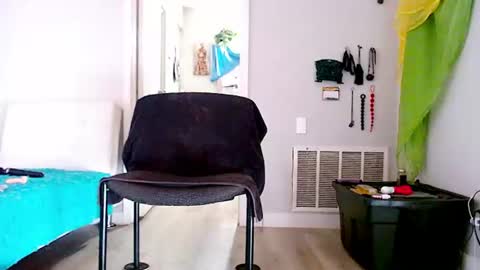 Snapshot of queen_anita chatting on 06/28/26, 04:57 QnAnitaDix online show from 06/28/26, 04:57