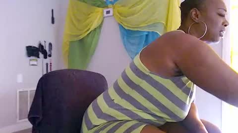 Snapshot of queen_anita chatting on 06/30/26, 07:04 QnAnitaDix online show from 06/30/26, 07:04