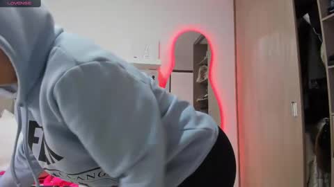 Snapshot of queen_antonella_oficial chatting on 02/13/25, 06:05 QUEEN ANTONELLA online show from 02/13/25, 06:05