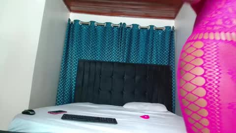 Snapshot of queen_armani chatting on 02/28/25, 11:56 Queen armani online show from 02/28/25, 11:56