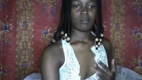 queen_banice online show from 10/13/25, 06:41