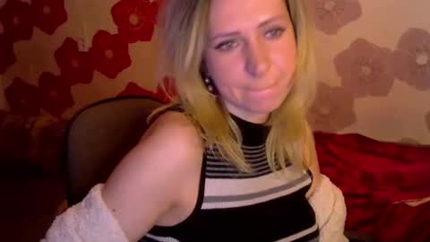 Snapshot of queen_daenerys chatting on 02/13/25, 06:27 Queen Daenerys online show from 02/13/25, 06:27