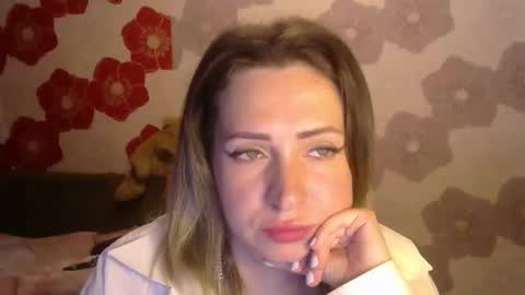 Snapshot of queen_daenerys chatting on 09/15/25, 06:52 Queen Daenerys online show from 09/15/25, 06:52