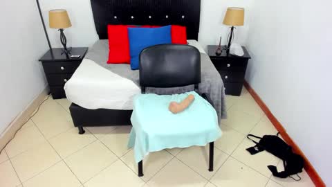 Snapshot of queen_ebony_69 chatting on 12/29/24, 01:24 Queen online show from 12/29/24, 01:24