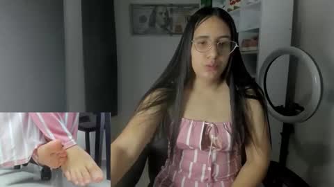 Snapshot of queen_findom1 chatting on 11/17/25, 10:37 queen_findom1 online show from 11/17/25, 10:37