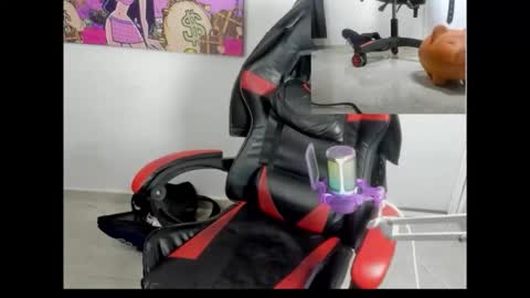 Snapshot of queen_findom1 chatting on 01/15/26, 05:23 queen_findom1 online show from 01/15/26, 05:23