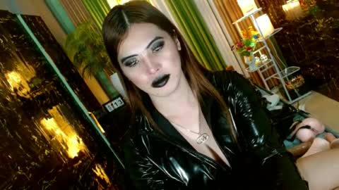 Snapshot of queen_kendalx19 chatting on 06/13/26, 01:42 Kendal online here from 6am-3pm philippine time online show from 06/13/26, 01:42