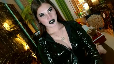 Snapshot of queen_kendalx19 chatting on 06/24/26, 02:16 Kendal online here from 6am-3pm philippine time online show from 06/24/26, 02:16