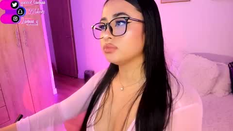 Snapshot of queen_liana chatting on 12/14/24, 08:23 Liana online show from 12/14/24, 08:23