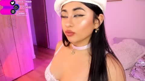 Snapshot of queen_liana chatting on 01/02/25, 10:05 Liana online show from 01/02/25, 10:05