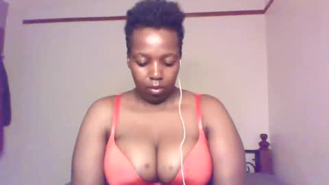 Snapshot of queen_melanine chatting on 12/09/24, 12:56 QUEEN online show from 12/09/24, 12:56