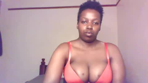 Snapshot of queen_melanine chatting on 12/10/24, 12:39 QUEEN online show from 12/10/24, 12:39