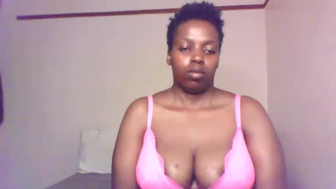 Snapshot of queen_melanine chatting on 12/16/24, 01:53 QUEEN online show from 12/16/24, 01:53