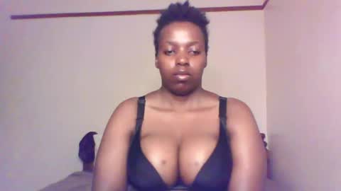 Snapshot of queen_melanine chatting on 12/18/24, 02:53 QUEEN online show from 12/18/24, 02:53