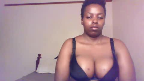 Snapshot of queen_melanine chatting on 12/20/24, 12:52 QUEEN online show from 12/20/24, 12:52