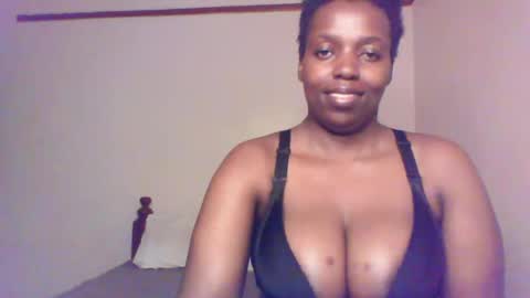 Snapshot of queen_melanine chatting on 12/20/24, 03:58 QUEEN online show from 12/20/24, 03:58