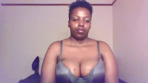 Snapshot of queen_melanine chatting on 01/02/25, 11:38 QUEEN online show from 01/02/25, 11:38